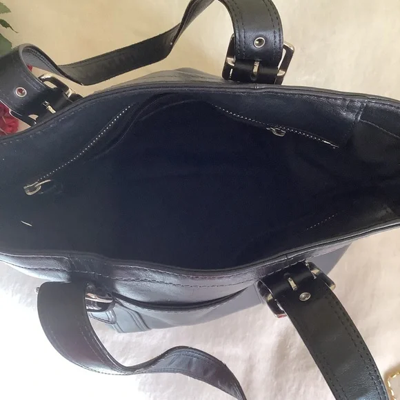 Coach Leather Purse - Picture 16 of 16